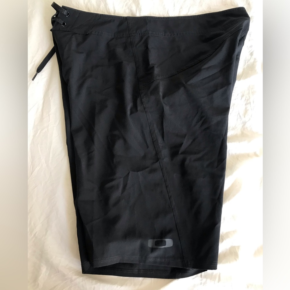 Oakley Board Shorts Black Swim Trunks 32 NWOT